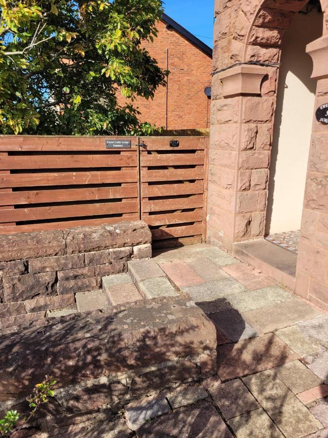 Forest Cedar Lodge, Forest Of Dean Cinderford Exterior foto